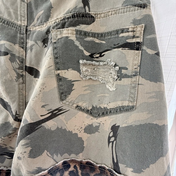 POL Women's Camouflage Shorts with Leopard Trim - Picture 6 of 6